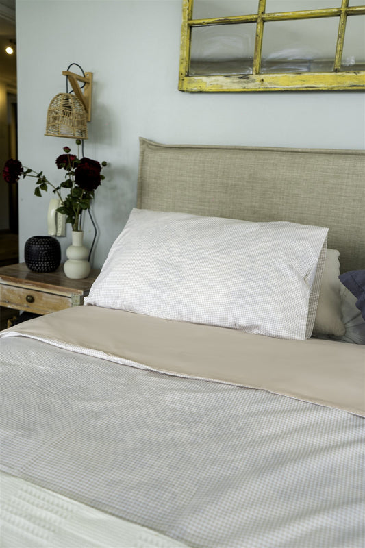 Funda de plumón Vichy Beige en dormitorio Tischdecke