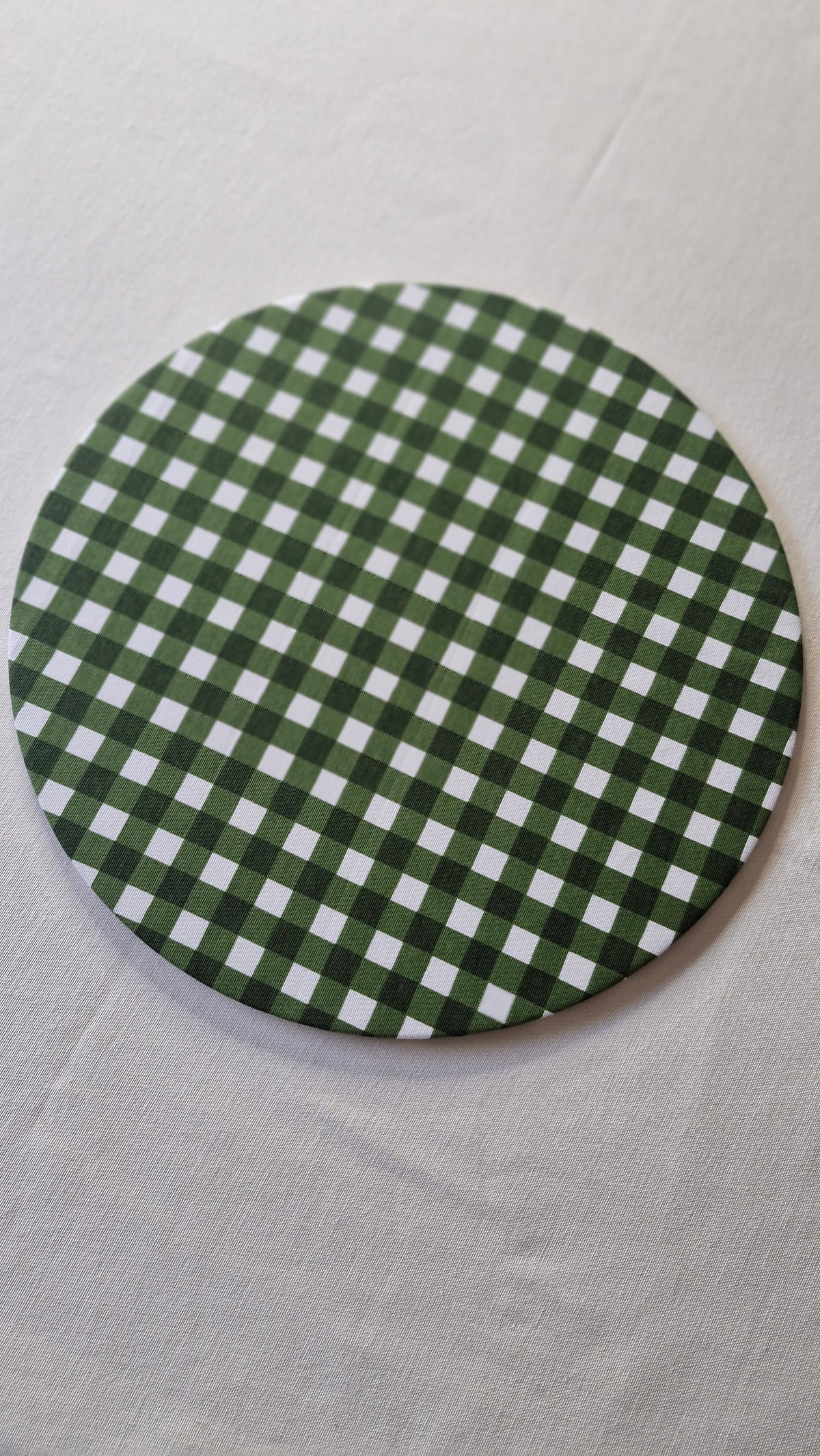 Plato de sitio redondo Vichy Verde con base de madera Tischdecke